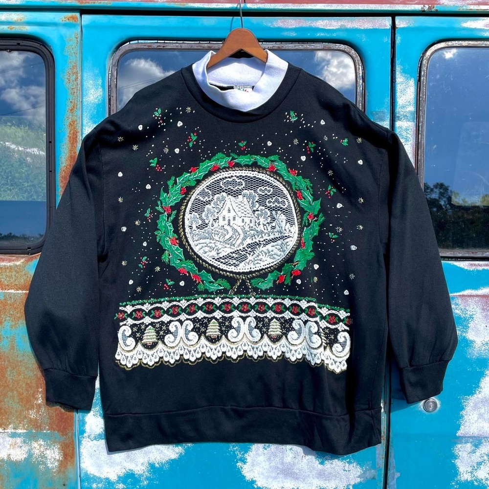 90s nutcracker graphic holiday black sweatshirt w/ lace cottage winter scene